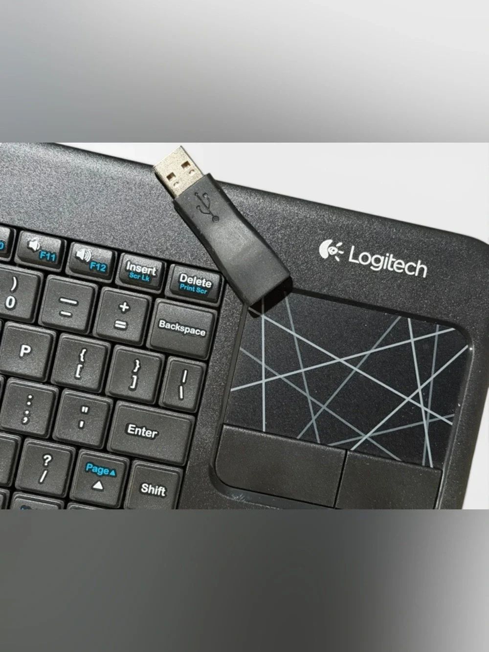 Logitech Black Wireless Keyboard Patterned Touchpad K400r